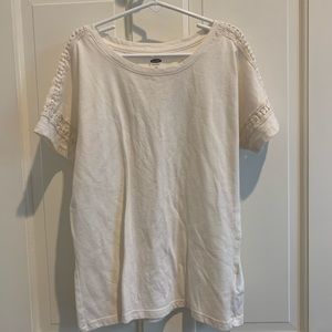White lace patterned tee for girls